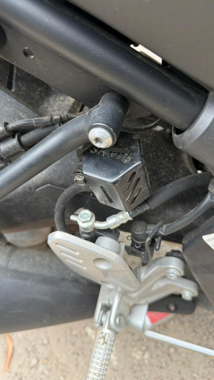 Yamaha XSR 155 Reservoir Guard-Back